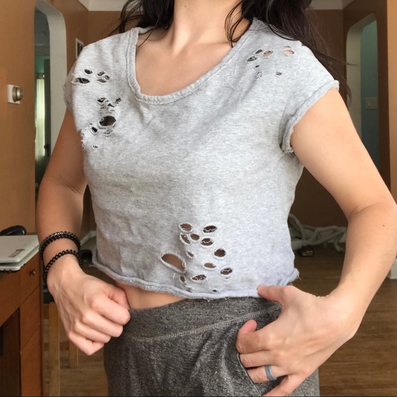 ALMOST FAMOUS Gray crop top - Picture 2 of 9